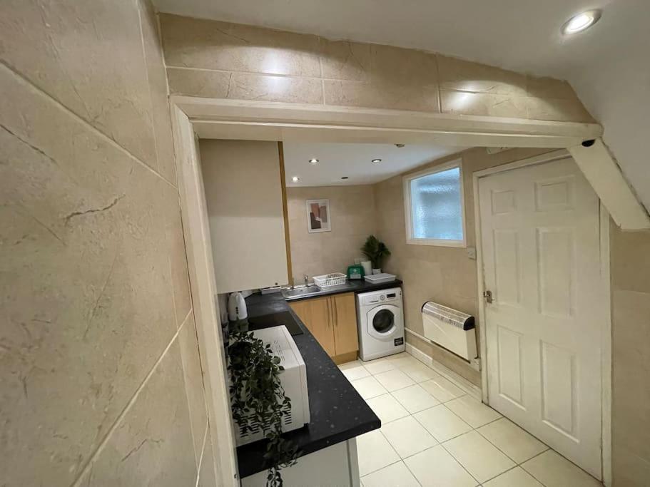 Stylish Cosy Studio Apartment เกรฟเซ็นด์ ภายนอก รูปภาพ