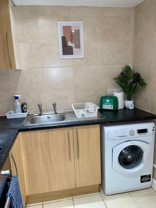 Stylish Cosy Studio Apartment เกรฟเซ็นด์ ภายนอก รูปภาพ