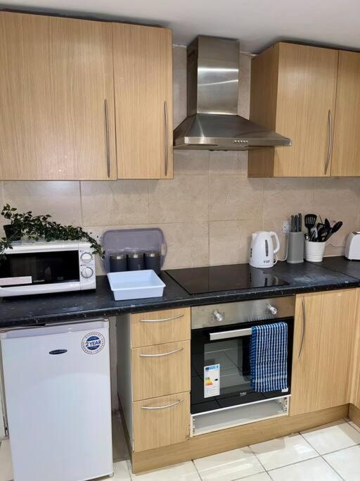 Stylish Cosy Studio Apartment เกรฟเซ็นด์ ภายนอก รูปภาพ