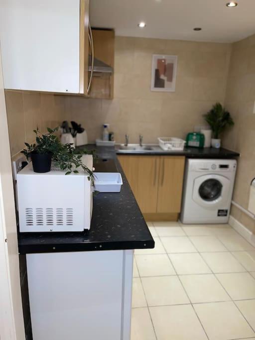 Stylish Cosy Studio Apartment เกรฟเซ็นด์ ภายนอก รูปภาพ