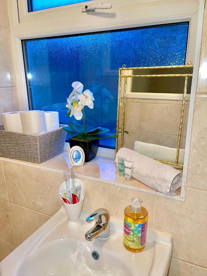 Stylish Cosy Studio Apartment เกรฟเซ็นด์ ภายนอก รูปภาพ
